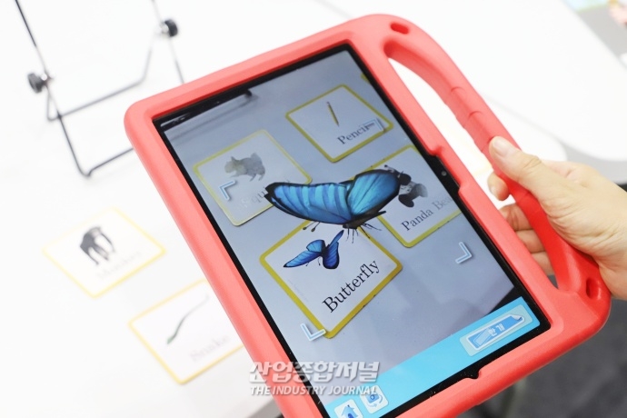 “카드 속 나비가 날아다녀”...에듀테크에 증강현실 이용해 - 산업종합저널 전시회