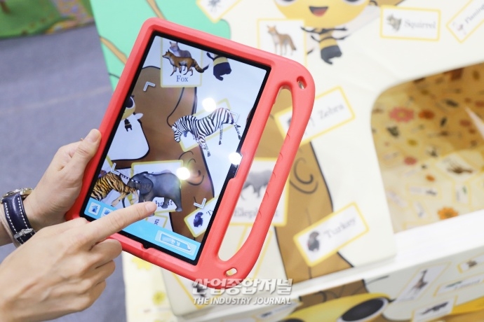 “카드 속 나비가 날아다녀”...에듀테크에 증강현실 이용해 - 산업종합저널 전시회
