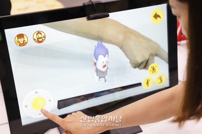 “카드 속 나비가 날아다녀”...에듀테크에 증강현실 이용해 - 산업종합저널 전시회