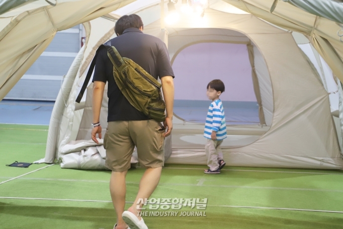 [산업VIEW]만져보고 앉아도 보고…‘고카프’ 모인 캠핑 매니아들 - 산업종합저널 전시회