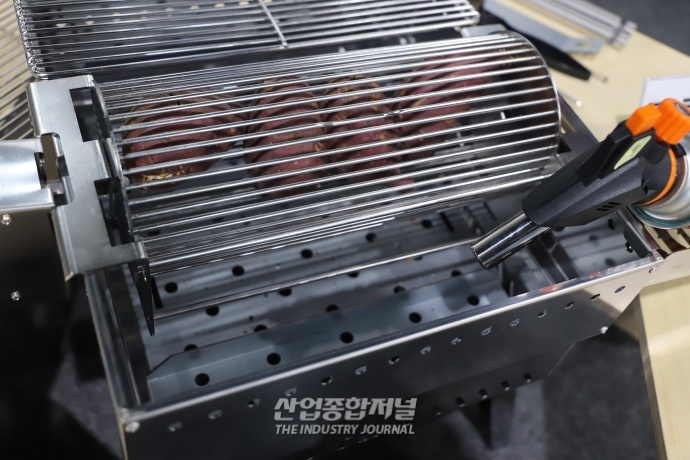 토치 걸어두고 버튼 누르면 캠핑 바베큐 완성 - 산업종합저널 전시회