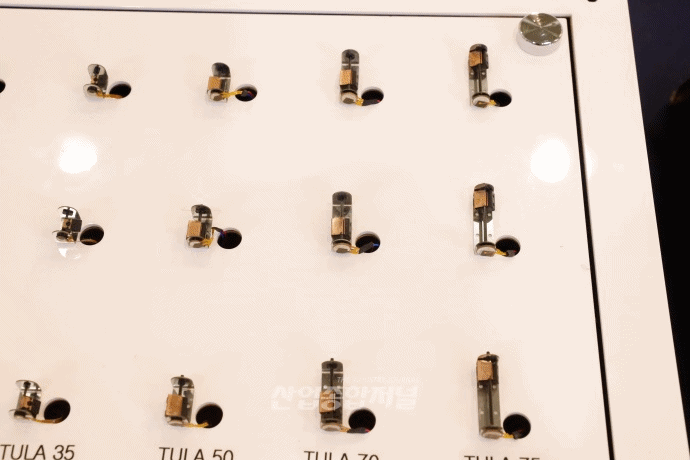[움짤뉴스]카메라 AF(오토 포커스)부품에 사용되는 ‘이것’은? - 산업종합저널 전시회