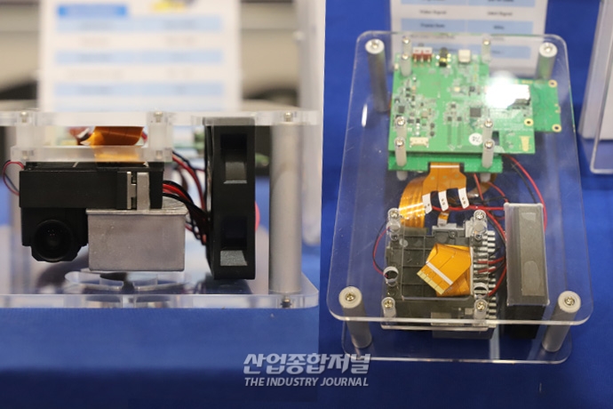 차량 앞 유리에 운행 정보 표시하는 ‘광학 엔진’ - 산업종합저널 전시회