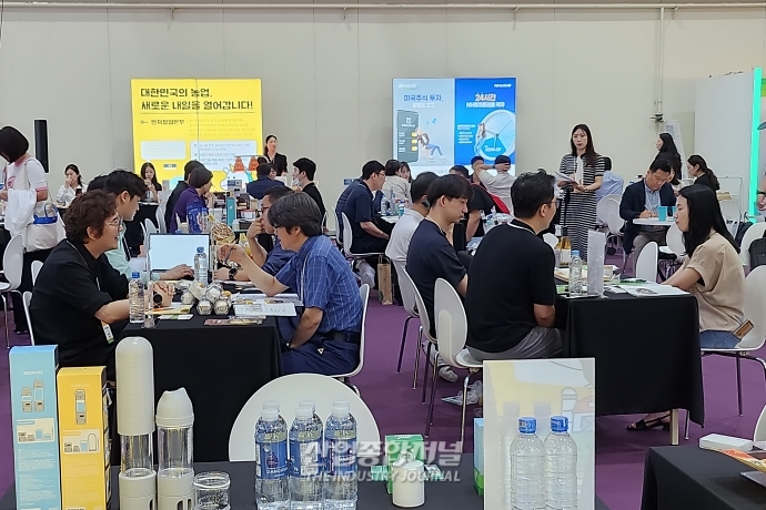 [산업VIEW]활기 띈 상담회장, "우리 제품 적극 소개중" - 산업종합저널 전시회