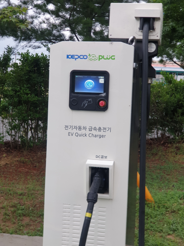 전기차 충전기 전선 정리용 전동릴