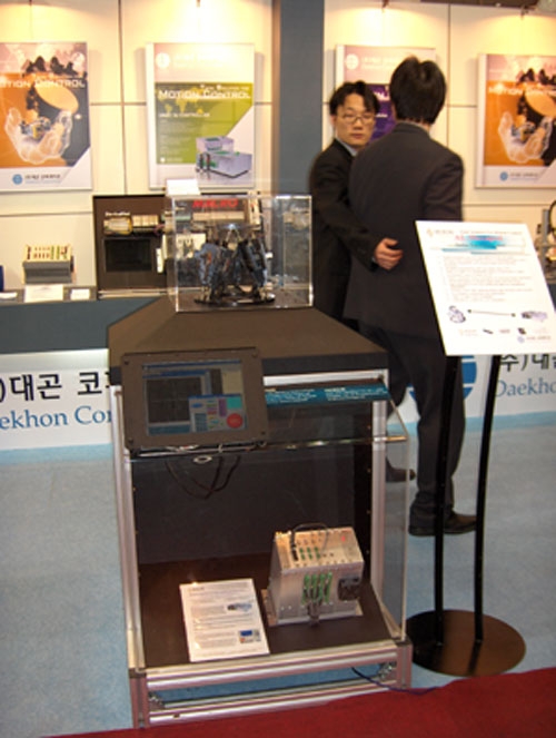[세미콘코리아2005] 대곤 코퍼레이션의 AL-Hexapod, 사람들에게 인기