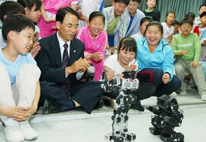 초등학교 일일교사로 나선 정통부 진대제 장관