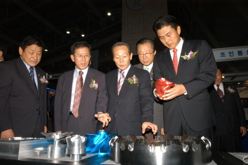 [KOFAS2005]주요 인사 전시장 관람