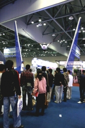 고공에서 '두바퀴 점프'는 기본