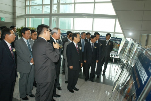 [창원KOFAS 2006]주요 인사들의 전시장 순회