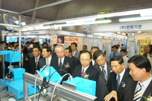 [창원KOFAS 2006]주요 인사들의 전시장 순회