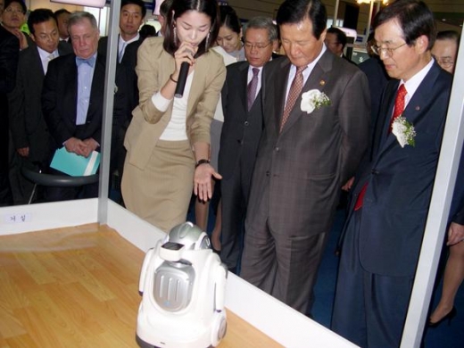 유진로봇, 로봇 시연으로 기업 홍보