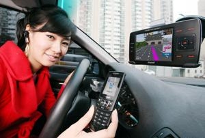 삼성전자, 휴대폰과 연동되는 내비게이션 출시