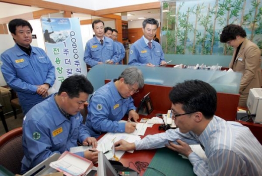 POSCO 주식 1주 더 갖기 운동 전개