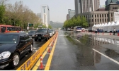 서울시, 세계최초로 자동 도로 물청소 사업 실시