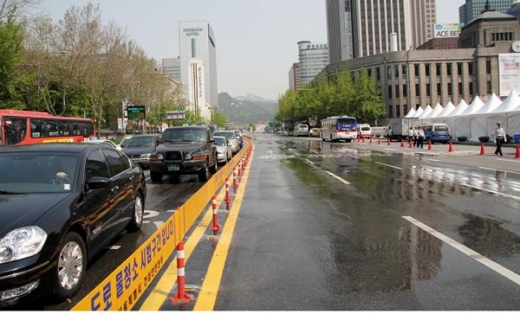 서울시, 세계최초로 자동 도로 물청소 사업 실시