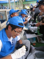 신입사원 노인복지관에서 봉사활동