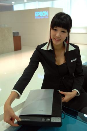 엡손, 세계 최초 LED 광원 스캐너 출시 