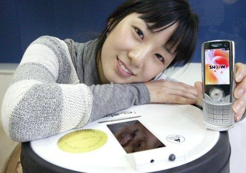 KTF, 3G 휴대폰으로 외부서 로봇청소기 조정