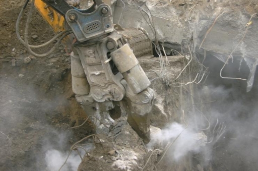 어태치먼트 내수시장 탈피 수출선 다변화 모색