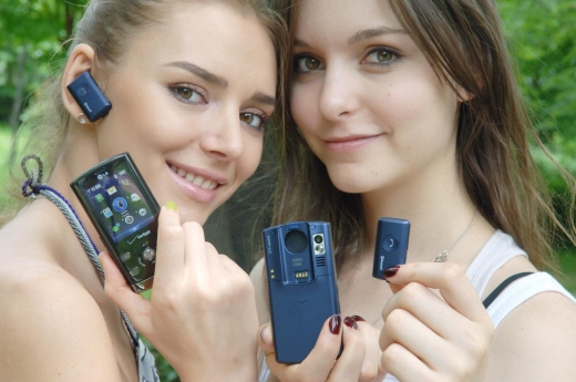 LG전자, 세계최초 블루투스 헤드셋 휴대폰 출시 