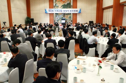 ‘한국경제 5-10년 뒤 추진력 상실’…  이한구 의원 밝혀  