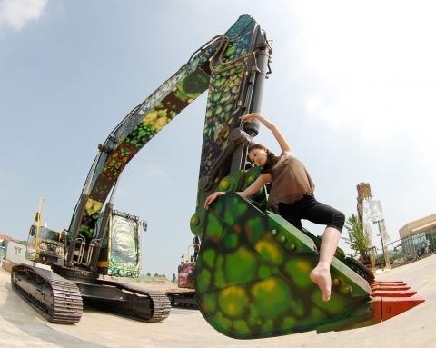 볼보건설기계, 하이서울 페스티벌에서 굴삭기 춤 공연