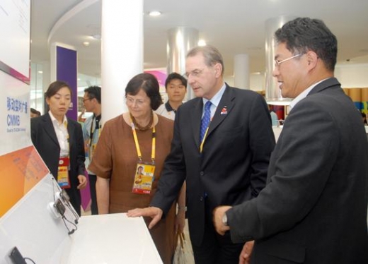 자크로게 IOC위원장 삼성홍보관 방문