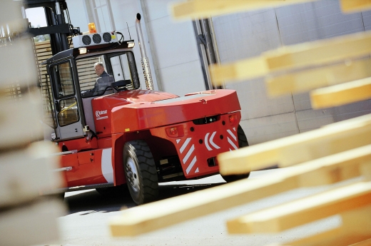 지게차 국내 제품생산 주춤… 外産잠식 확대 