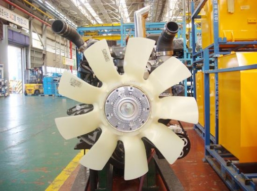 고출력 저연비 굴삭기  