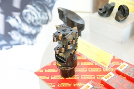 정제된 롱 에지 밀링…CoroMill 690