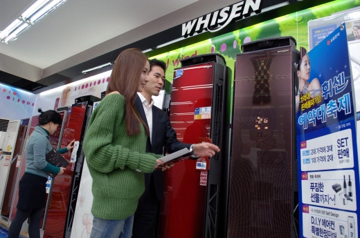 평년보다 포근한 날씨 속 에어콘 예약판매 방긋 