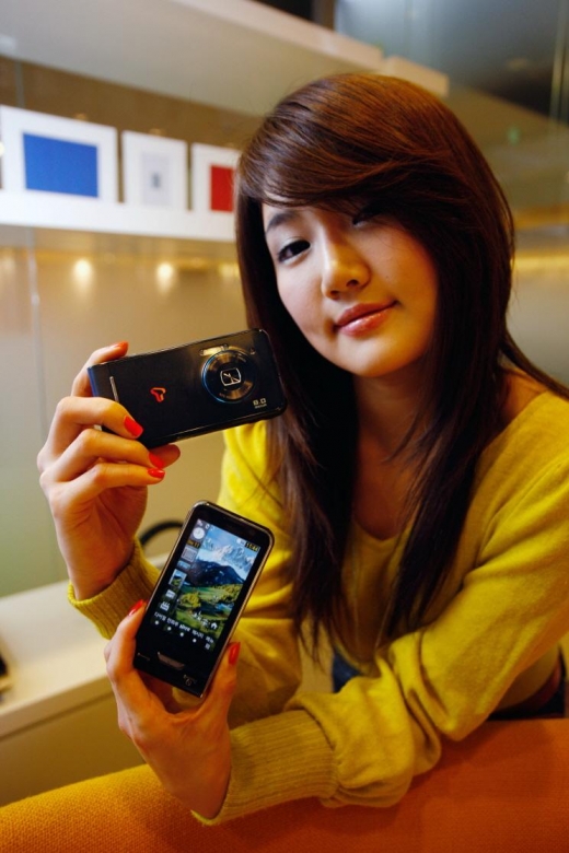 삼성전자, 800만 화소 풀터치 카메라폰 출시 