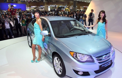 아반떼 LPI 하이브리드 최초 공개
