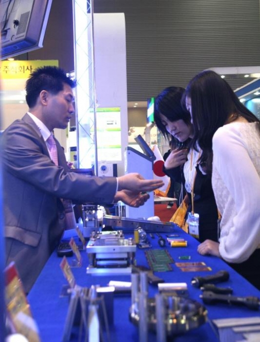 ‘국제부품·소재산업전’에 김삿갓 출현