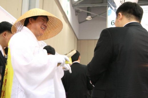 ‘국제부품·소재산업전’에 김삿갓 출현