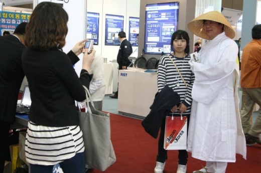 ‘국제부품·소재산업전’에 김삿갓 출현