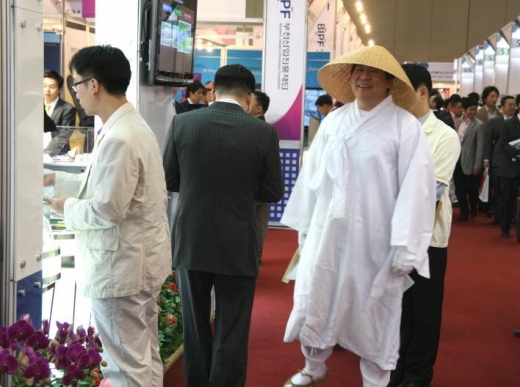 ‘국제부품·소재산업전’에 김삿갓 출현