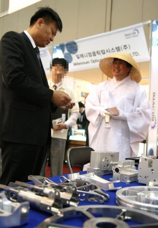 ‘국제부품·소재산업전’에 김삿갓 출현