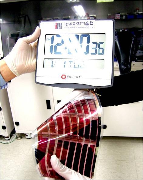 국내 연구팀, 세계 최고 효율 플라스틱 태양전지 개발