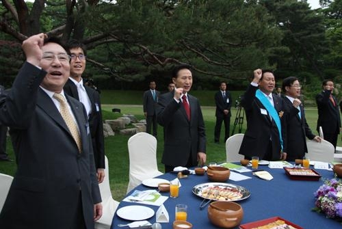 이대통령, 청와대서 ‘중소기업인과의 대화’  