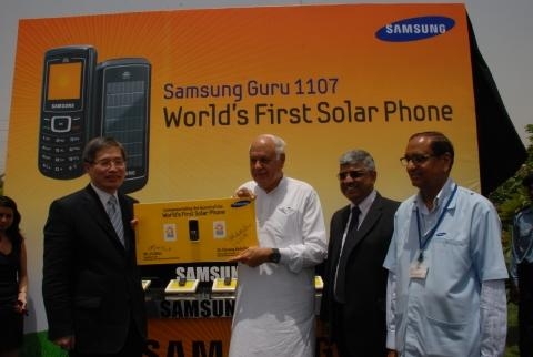 세계 최초, 태양광 충전폰 상용화 