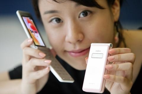 휴대폰의 진화, 무대 위 조명효과에 이르렀다