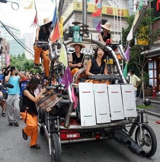 한중일, 홍대거리서 젊음 폭발 