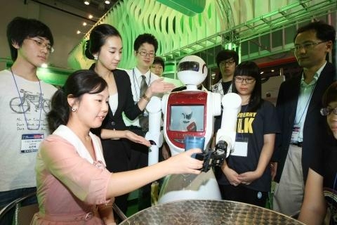 인기만점 동명대 첨단로봇 TUBO