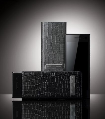 시에나 밀러의 '뉴 초콜릿 케이스'