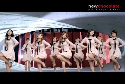 ‘뉴초콜릿폰’ 소녀시대, 에프엑스가 접수