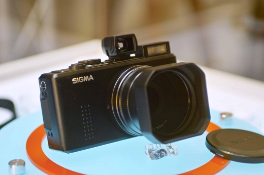 “난 DSLR 풀 스펙을 갖고 논다”