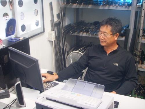 “기계장터 덕분에 도산위기 넘겼어요”