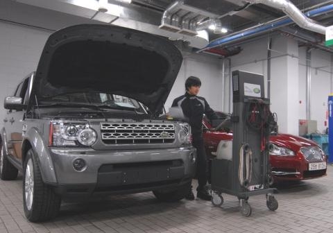 재규어 랜드로버 ‘모의 기술 전쟁’